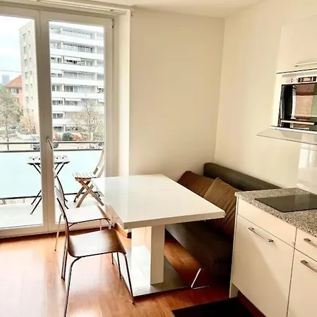 Flats With Balcony Hilda Self Checkin Апартаменти Цюрих